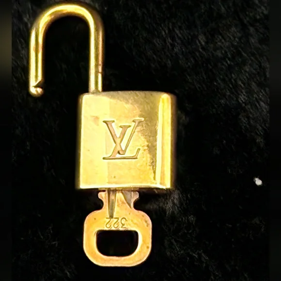 Louis Vuitton 322 Golden Lock and Key Set - Picture 2 of 3